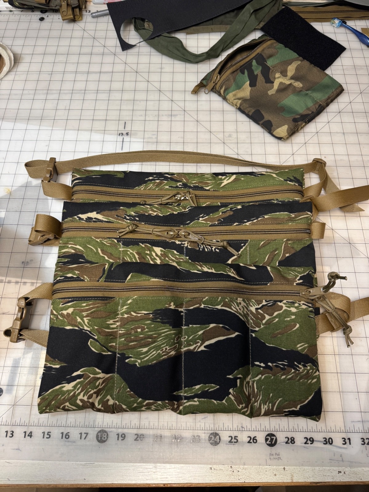 Eight Ball M8 4 Mag bandolier for colt/magpul mags Vietnam Tiger Stripe Camo.