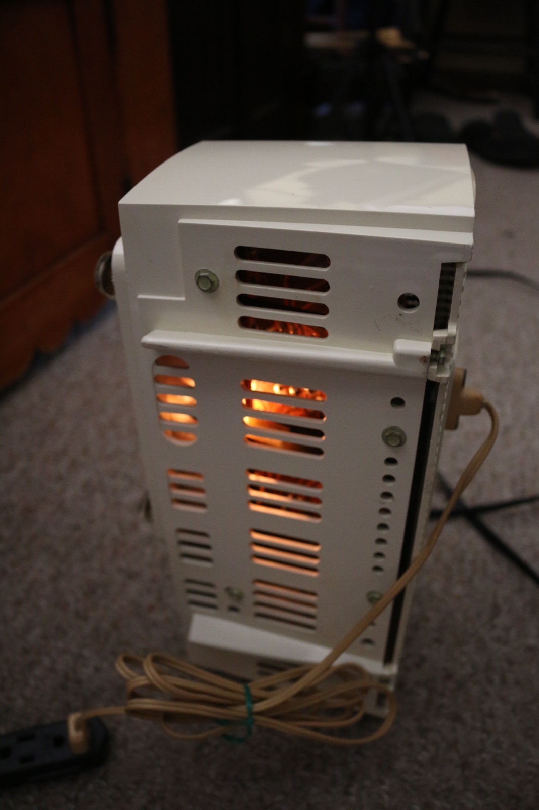 Vintage tube radio G.E. mid century ,ex cond works video