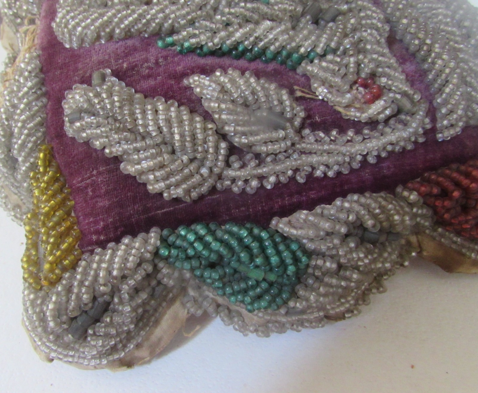 OLD AUTHENTIC NATIVE AMERICAN INDIAN BEADED PILLOW ~ 6" x 7" ~ IROQUOIS ?++ (D)