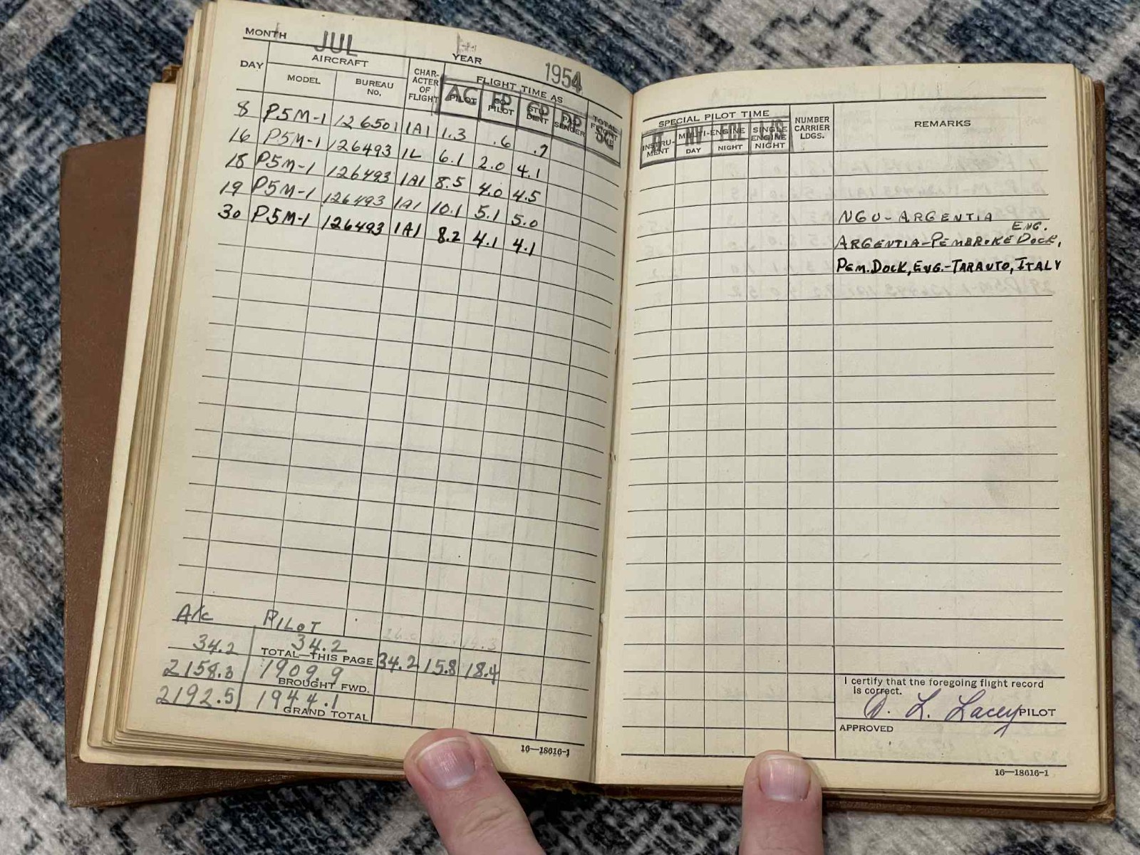 BIG GROUPING to a WW2 WWII USN US Navy Pilot - Donald R. Lacey Books & Documents