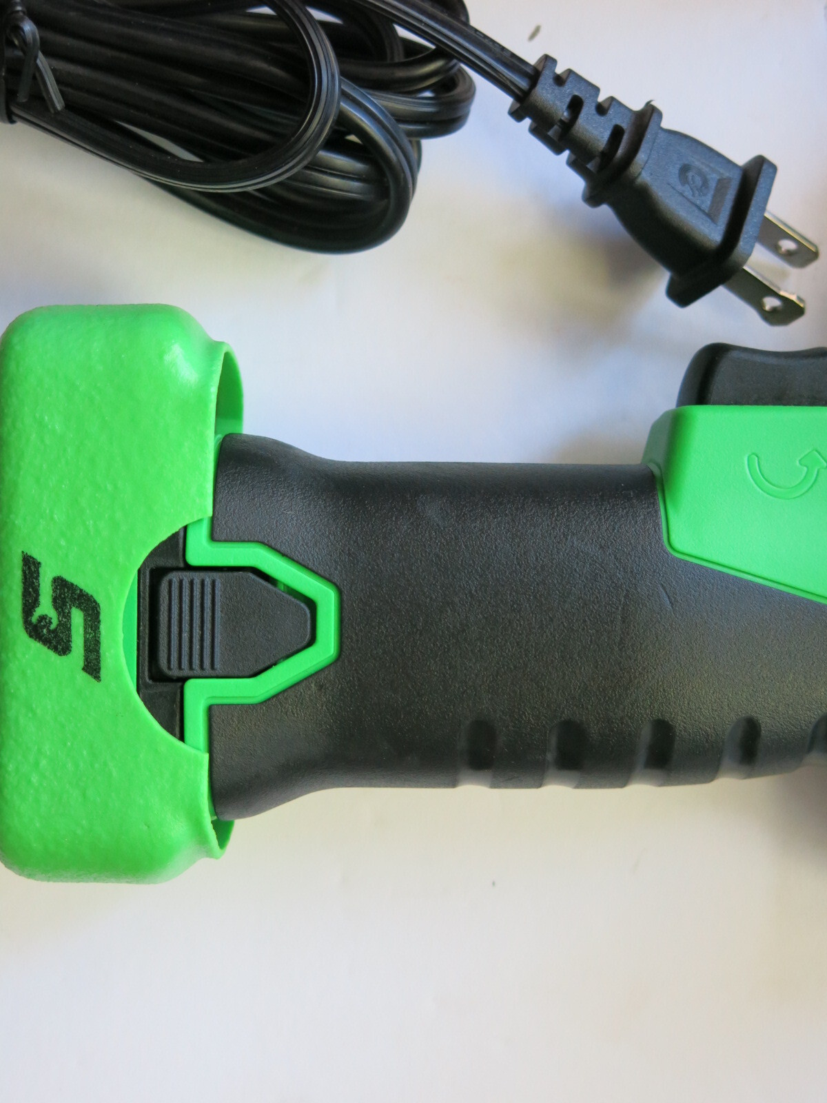 Snap-On CT761 CT761AG Impact Wrench 3/8" 14.4v Cordless Battery & Charger Set