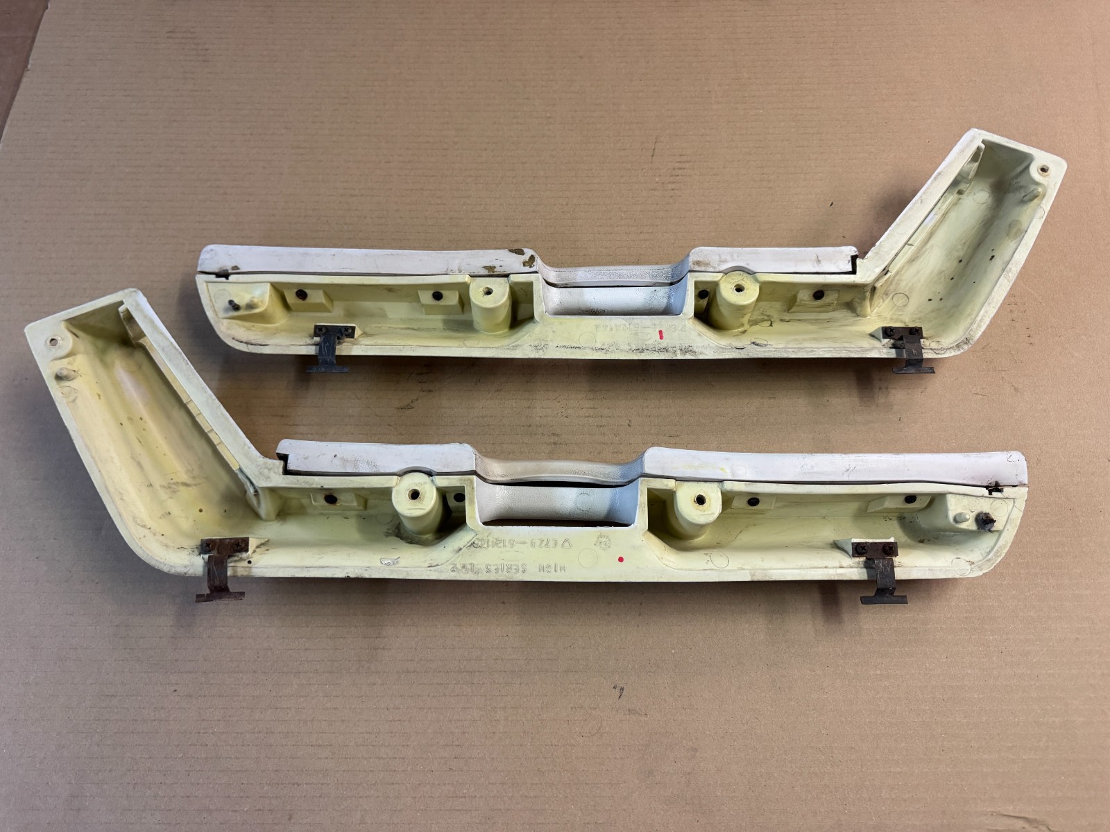 87-93 Ford Mustang White Door Pull Handles Door Armrest Handle FEATURE 7-UP OEM