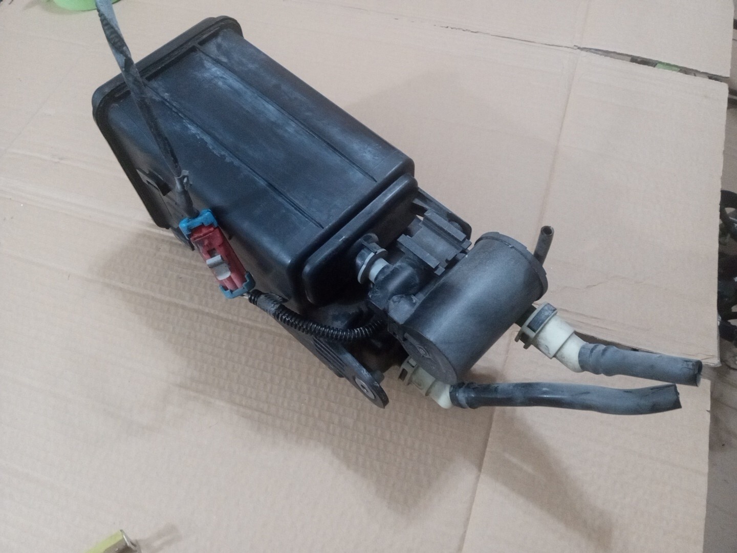 2010-2012 HYUNDAI SANTA FE, 2011-13 KIA SERENTO FUEL VAPOR EMISSIONS 31410-1U000