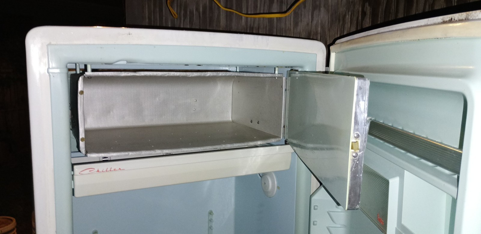 Antique 1950's General Electric Refrigerator. Nice, Works.