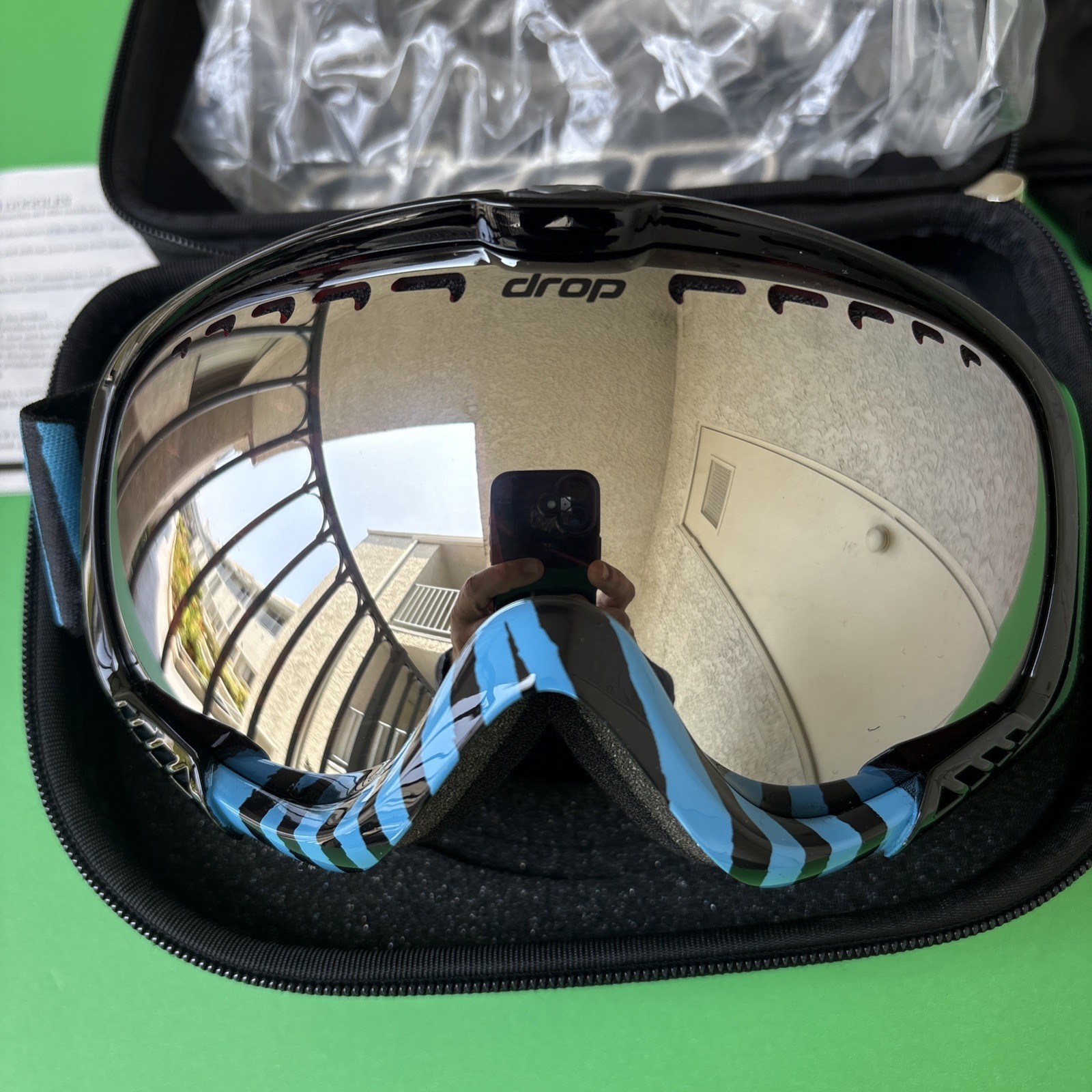 Drop Rocker Snowboarding & Ski Goggles New w. Carrying Case