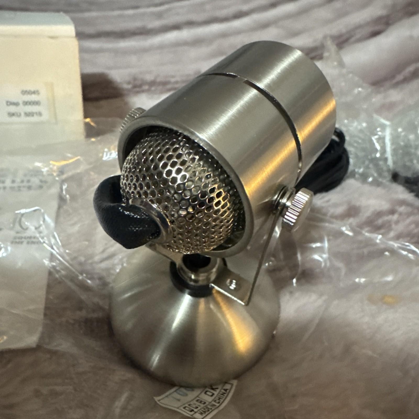 TECH LIGHTING 4" LIL WONDER 700F2 ?? PORTABLE DISPLAY ART EXHIBIT SPOT LIGHT NEW