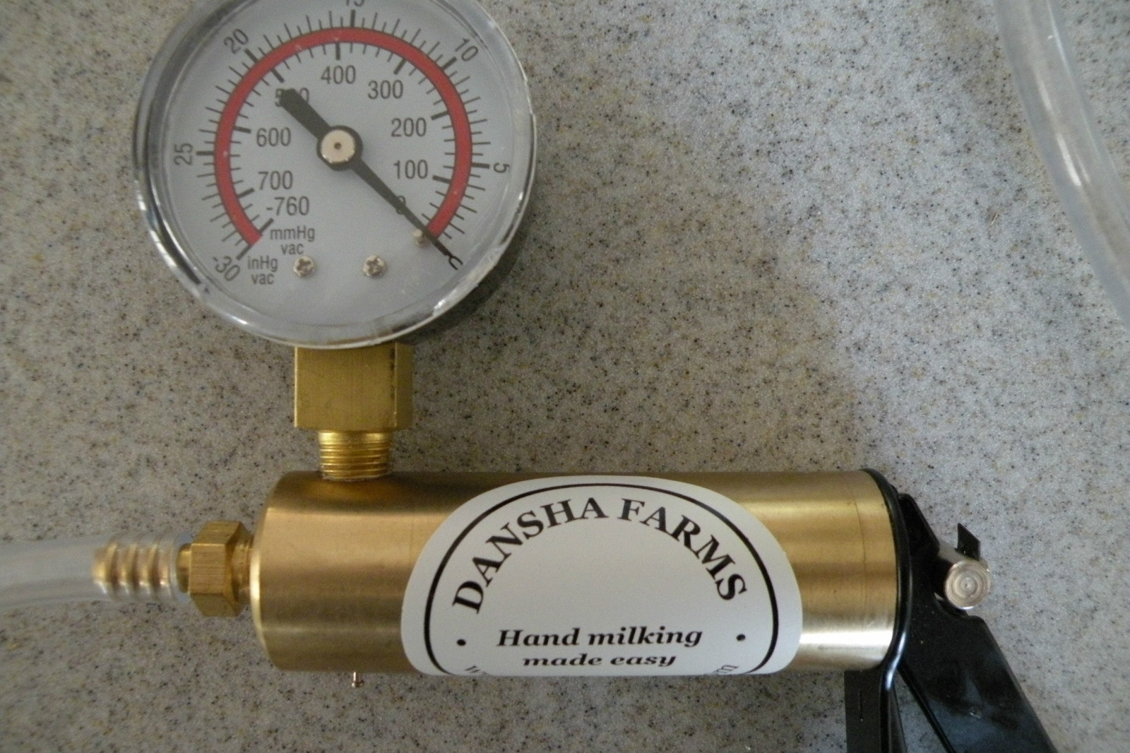 Goat Sheep Cow Hand Vacuum Milk Machine 1 Quart Bottle 2 teat Dansha Farms tm