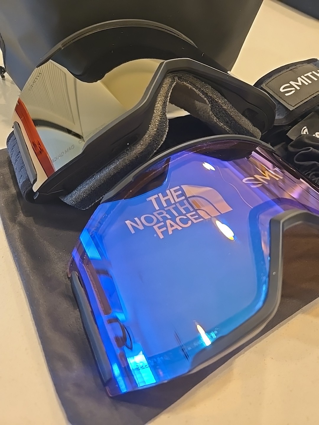 The North Face Smith Squad Mag Goggle Chromapop Sun Black Gold Storm Blue Senson