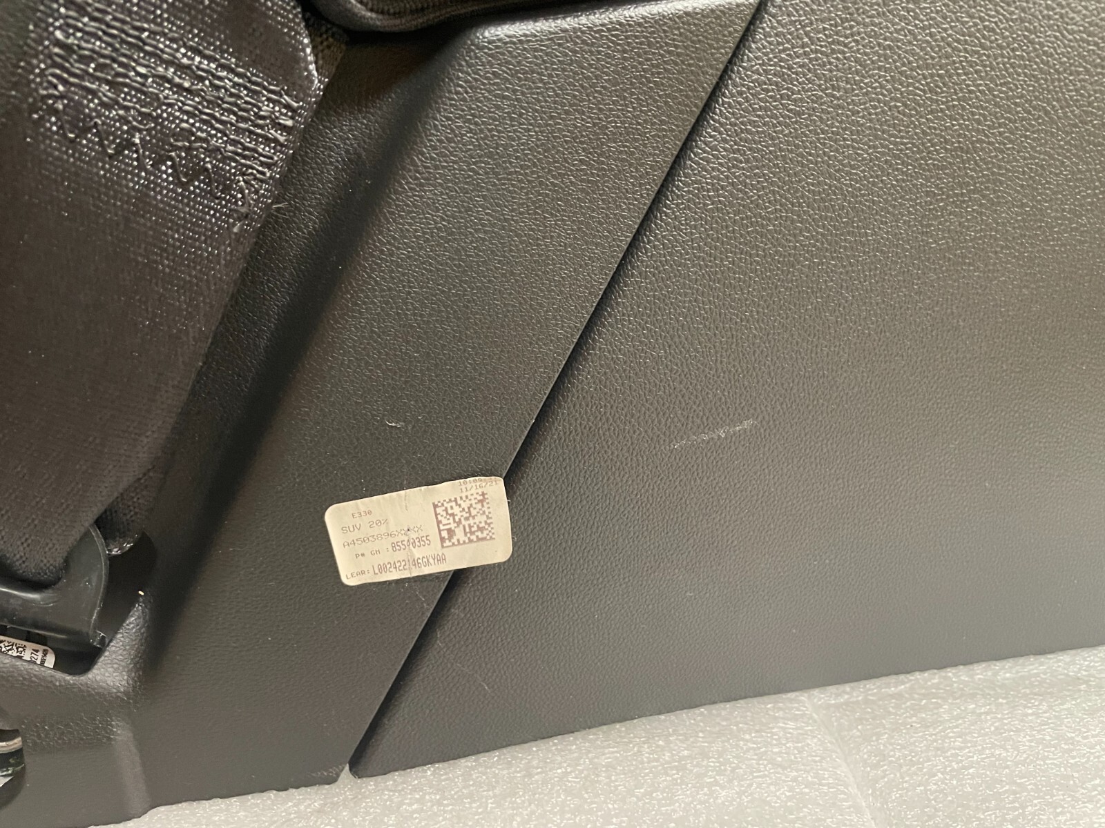 19-23 CHEVROLET TAHOE SILVERADO EBONY CLOTH CENTER JUMP SEAT WITH STORAGE...RARE