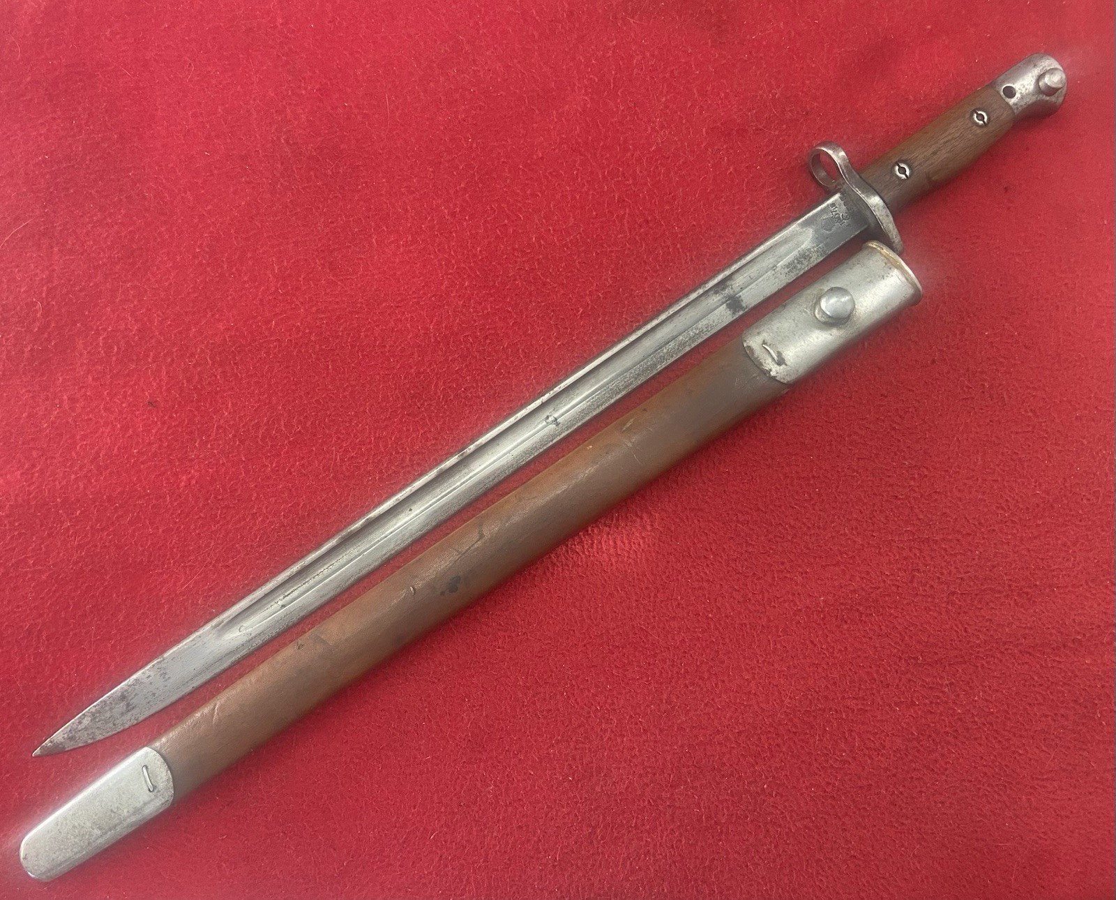 WWI English Pattern 1907 Bayonet & Leather Scabbard By Vickers 2-18