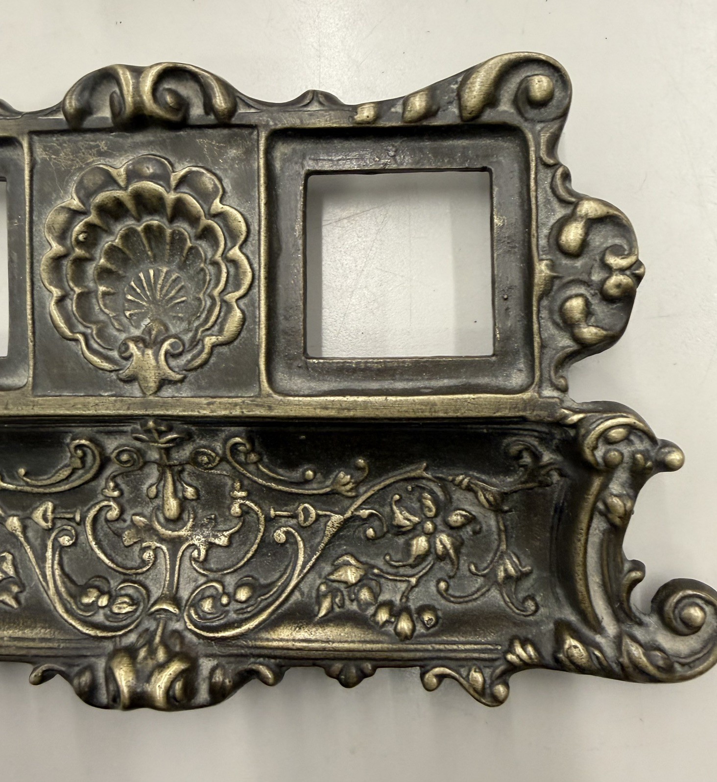 VINTAGE 1920's Ornate Solid Bronze/Brass Double Ink Well-Victorian Style