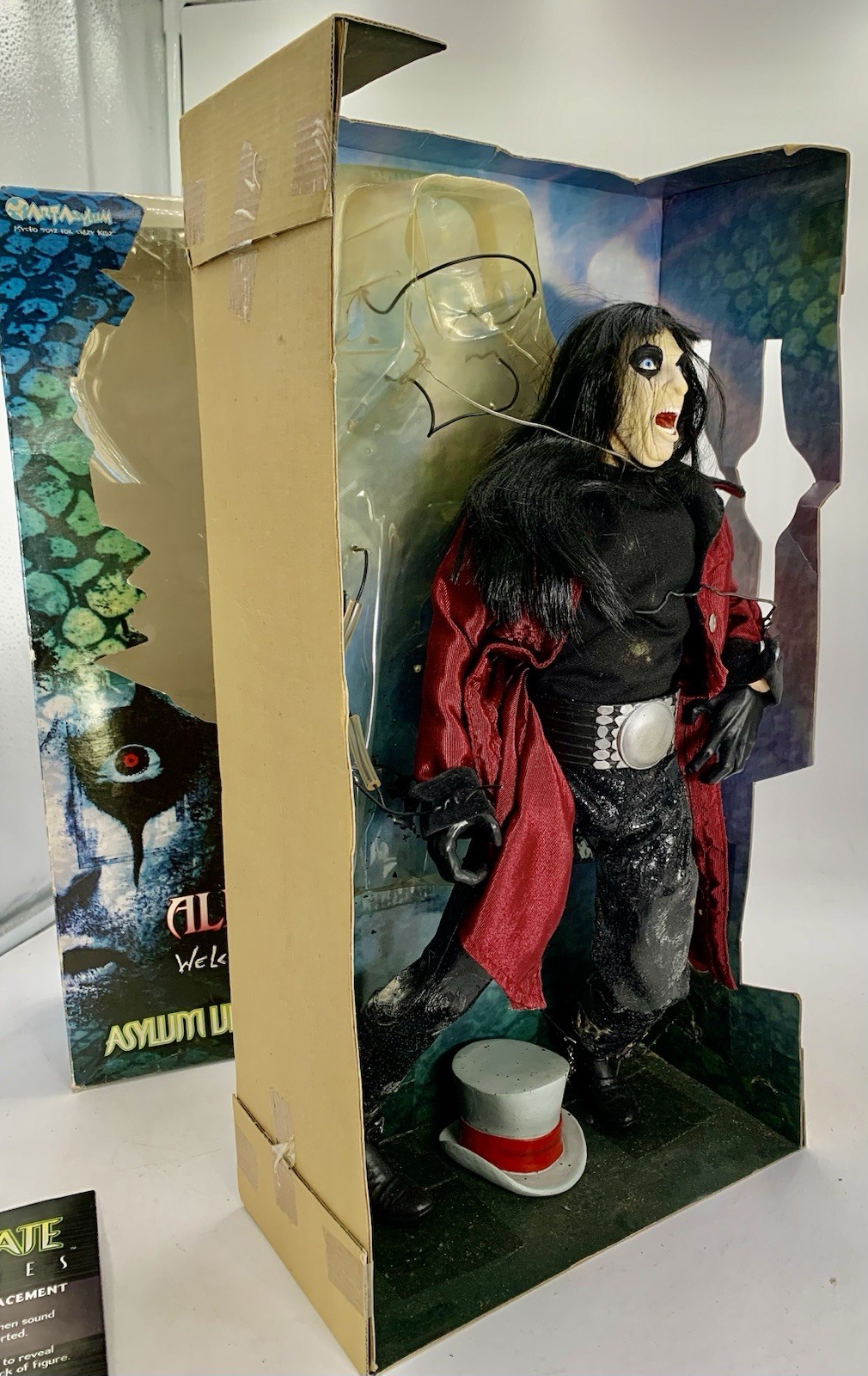 Alice Cooper Welcome To My Nightmare Art Asylum 18 Inch Singing Action Figure