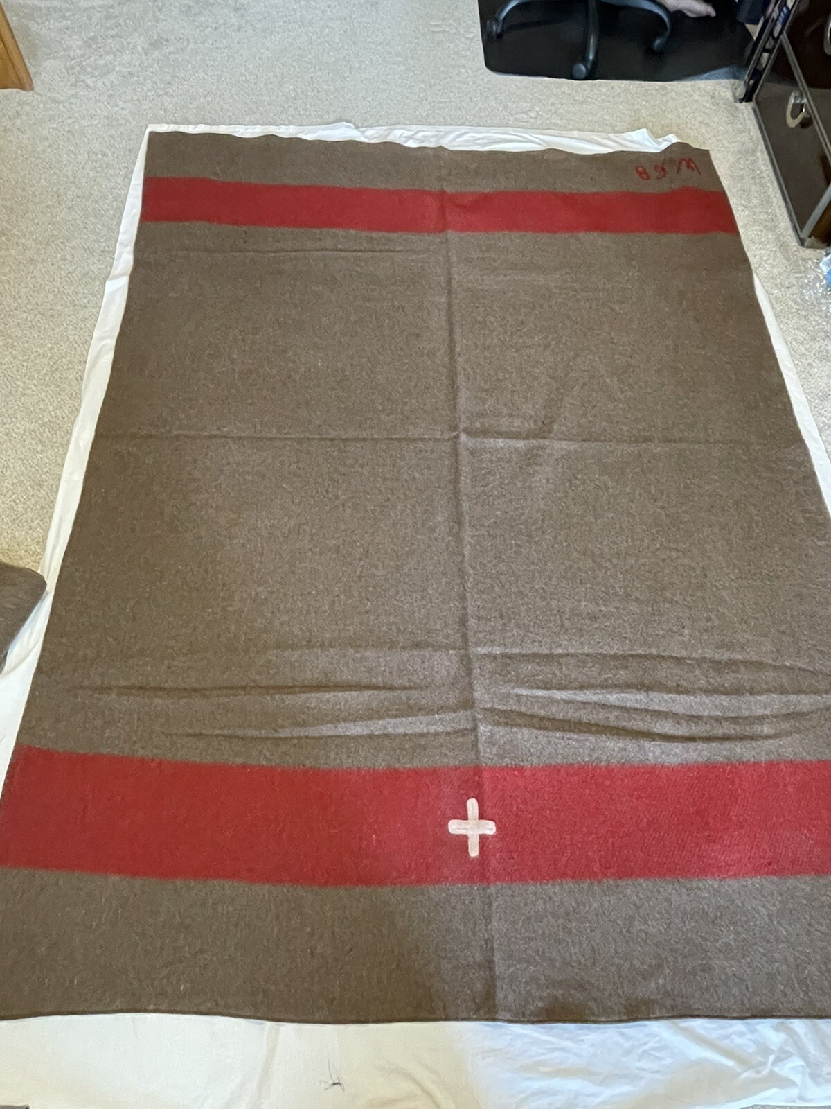 GENUINE SWISS ARMY VINTAGE 100% PURE WOOL BLANKET NEW SLIGHTLY IRREGULAR.