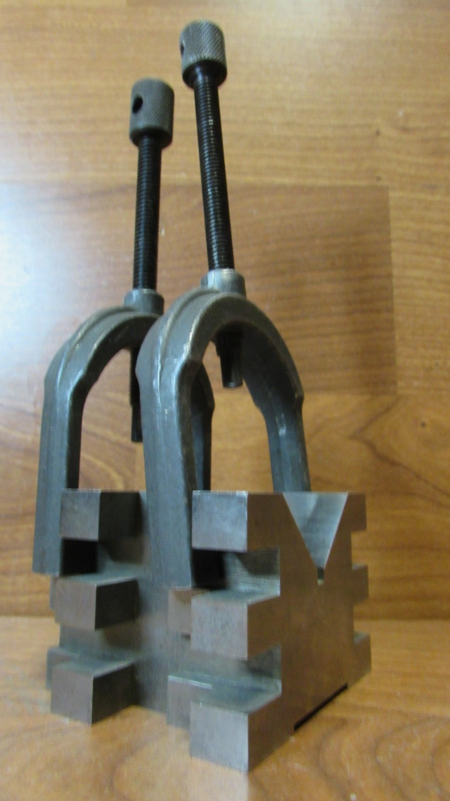 Vintage BROWN & SHARPE V Block & 2 Clamps USA 750-2 70