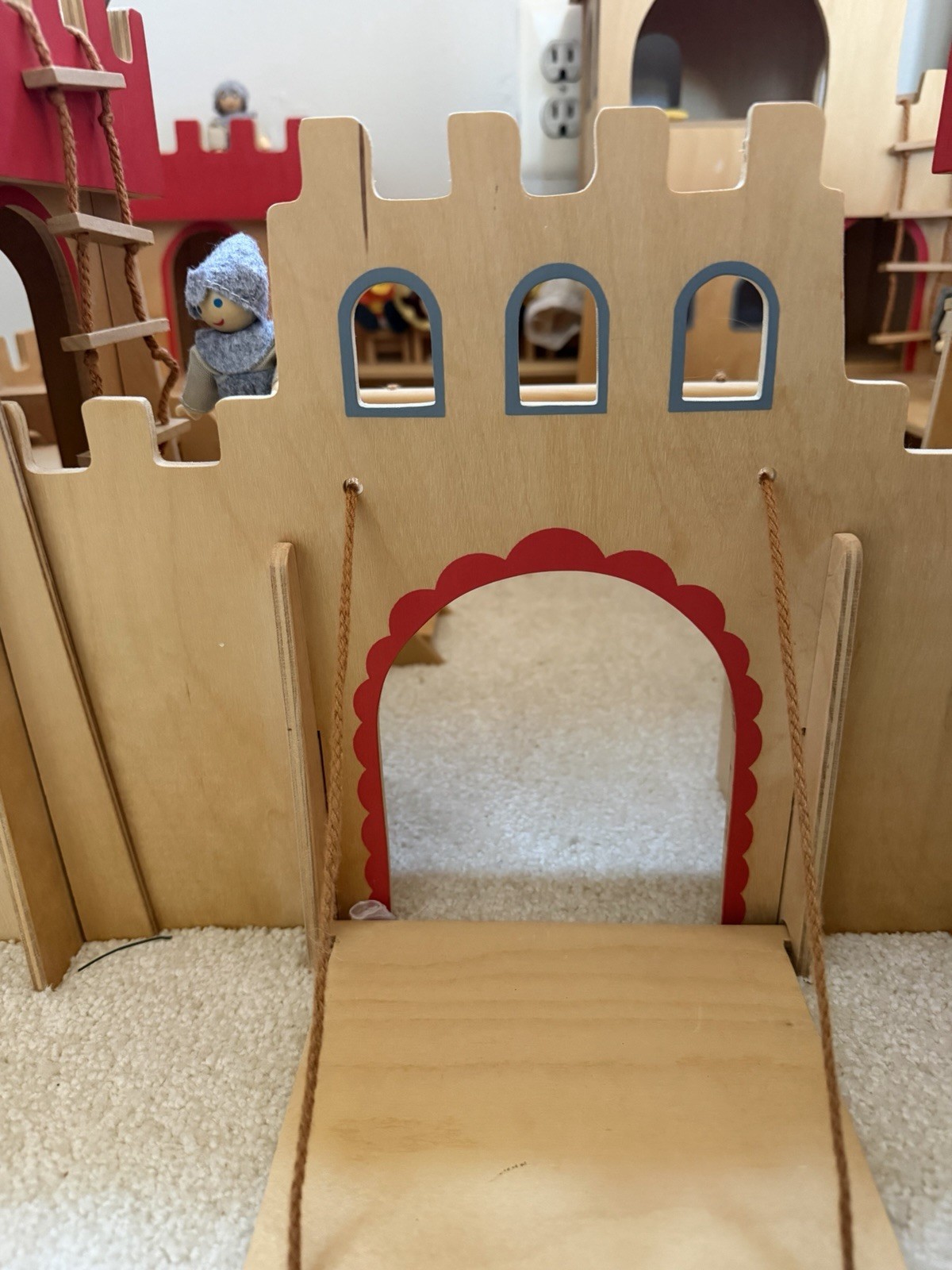 Classic Wooden Castle Set With Horses, Knights, Royalty. Easy Assembly