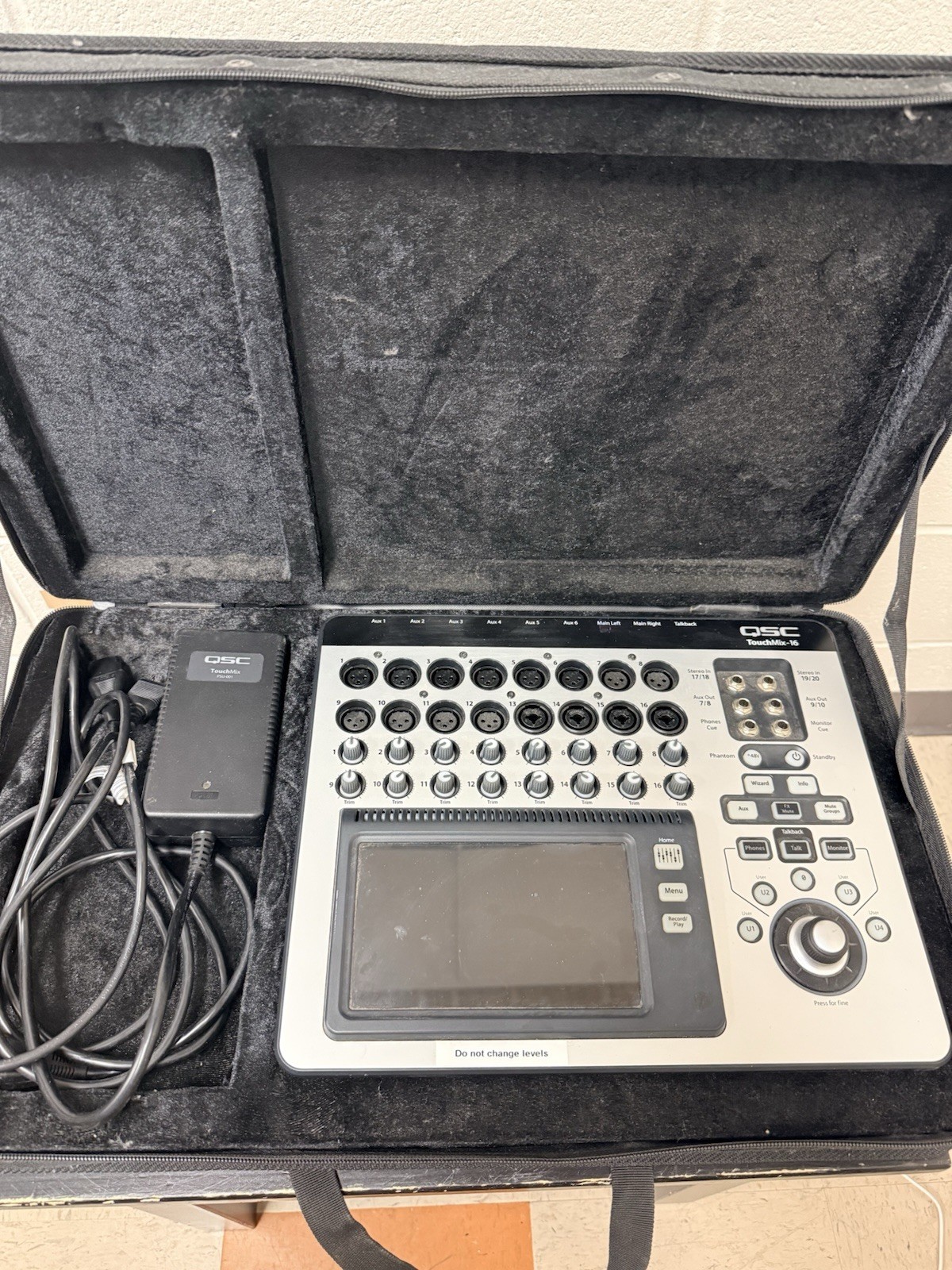 QSC TouchMix-16 Touch Screen Compact Digital Mixer PSU & Case READ DESCRIPTION