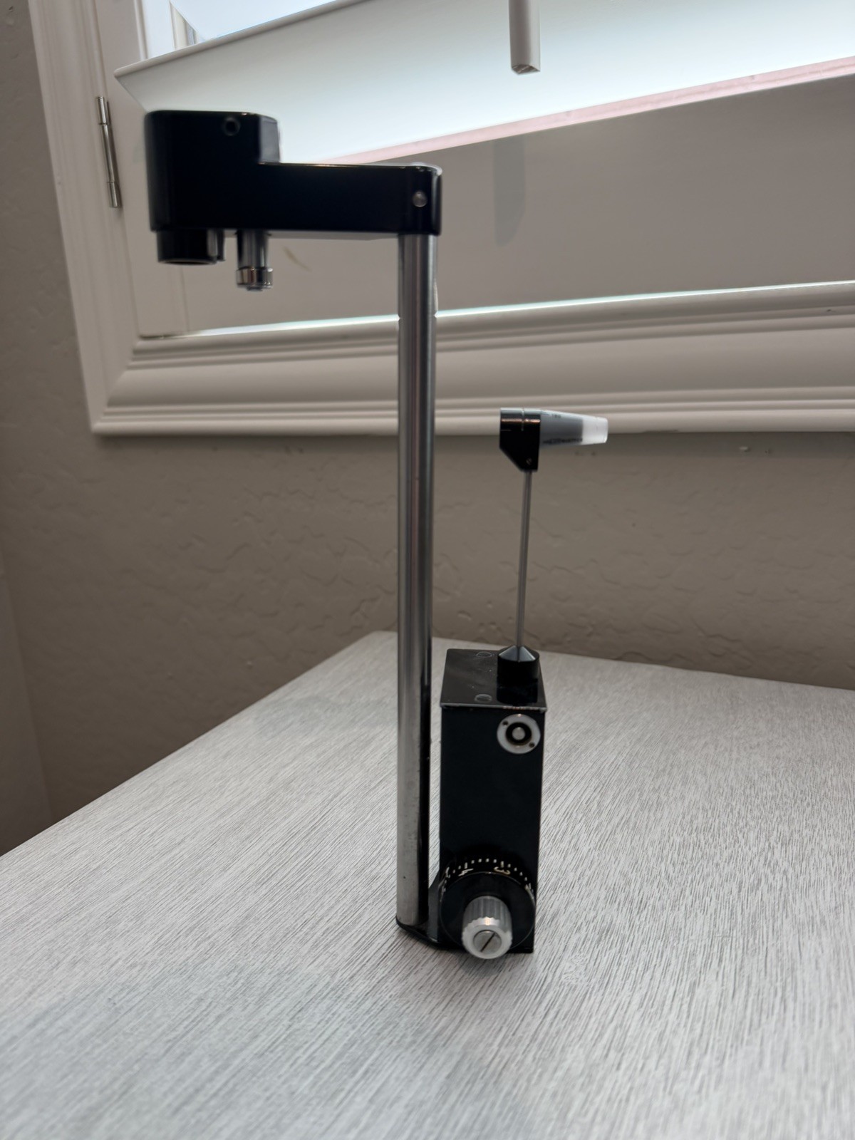 HAAG STREIT BERN REF AT-900, Applanation Tonometer w Goldmann Tip