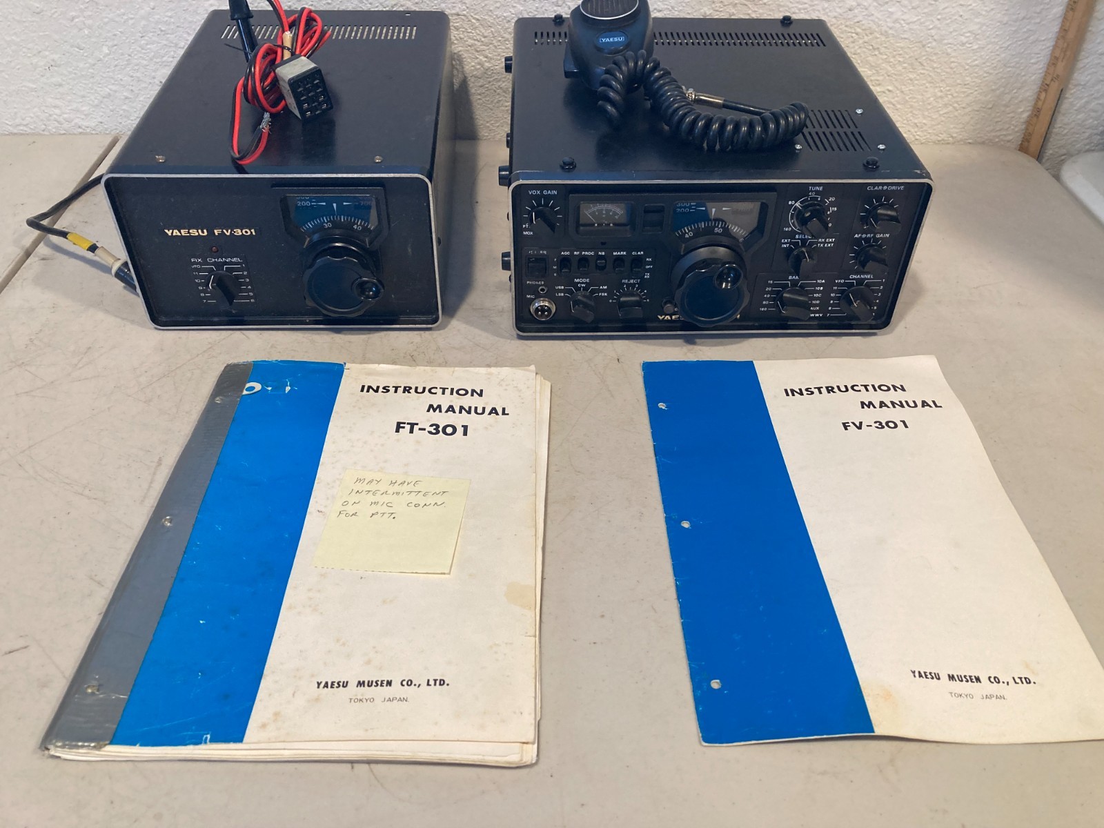 Yaesu FT-301 HF Amateur Radio Transceiver Solid-State W/ FV-301 VFO