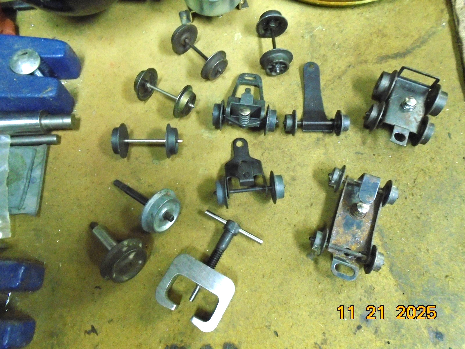 LIONEL SERVICE TOOL ST-311 SMALL WHEEL PULLER HARD STEEL MANY USES SEE PICTURES