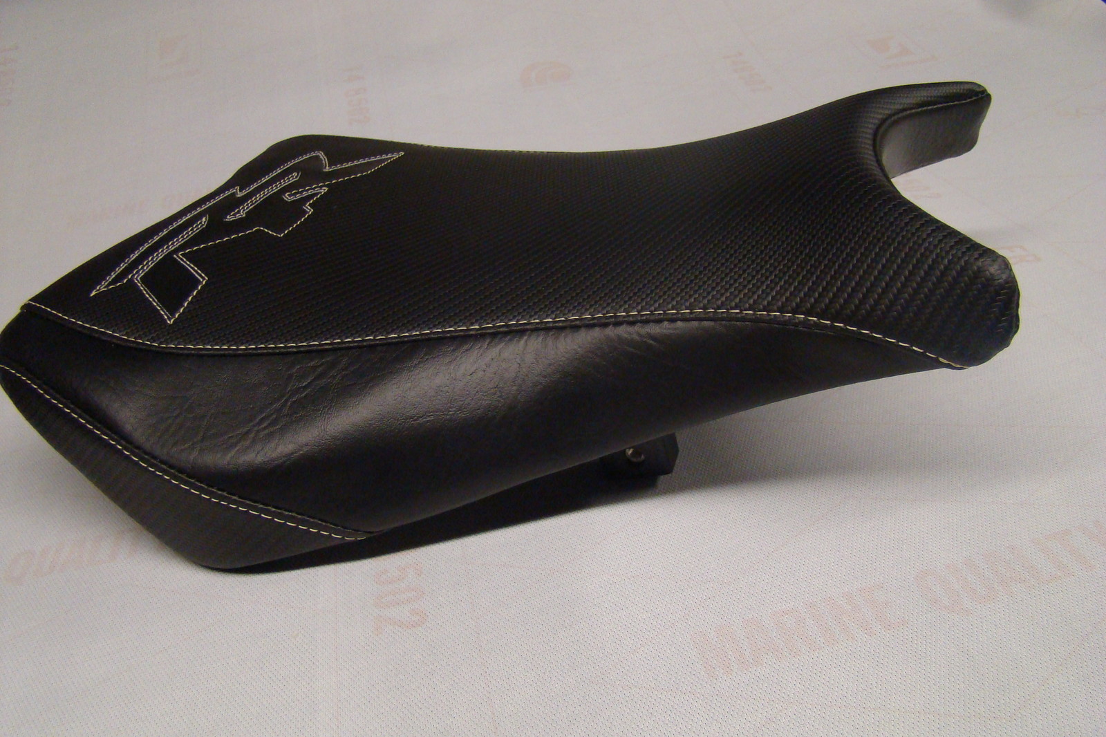 HONDA 08/09 CBR1000RR FRONT & REAR SEAT COVERS BLK CARBON FIBER