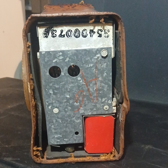 DuMont 1950s Tube Radio with Leather Case and Eveready Battery