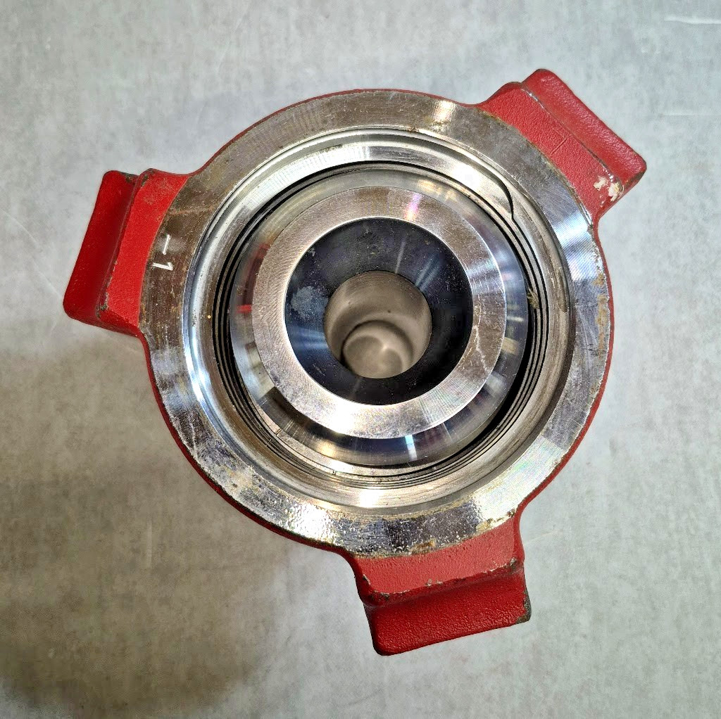 2" Figure 1502 SPM Female Union Configured for a 2" Bull Plug 15,000 psi