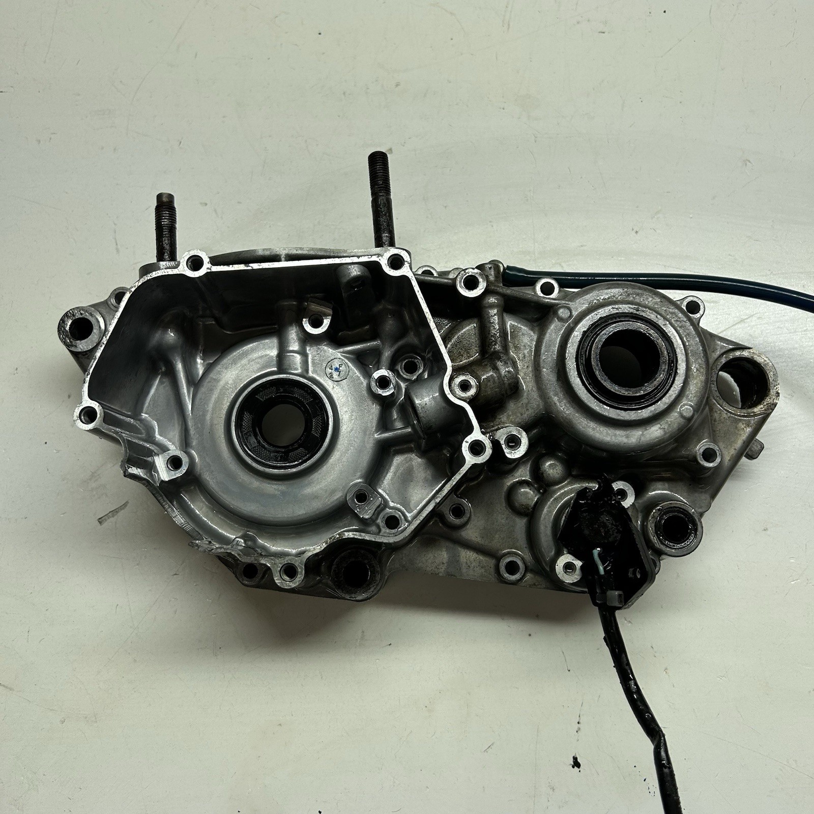 11 - 26 YAMAHA YZ 250 X 2 STROKE LEFT SIDE CRANK CASE BOTTOM END