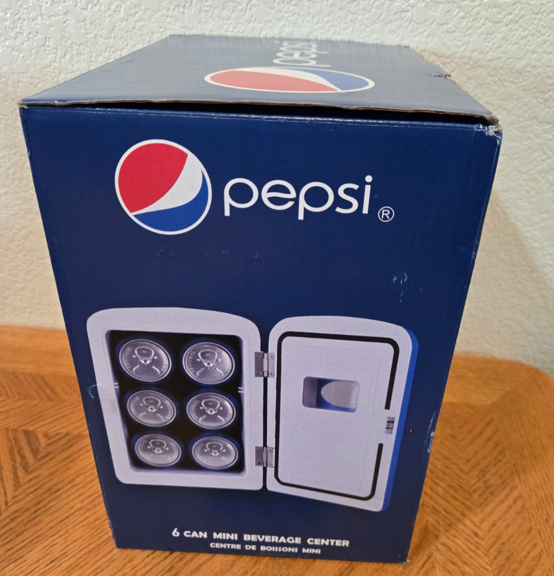 Pepsi 6-can Mini Fridge Bevarage Center MIS133PEP. New sealed