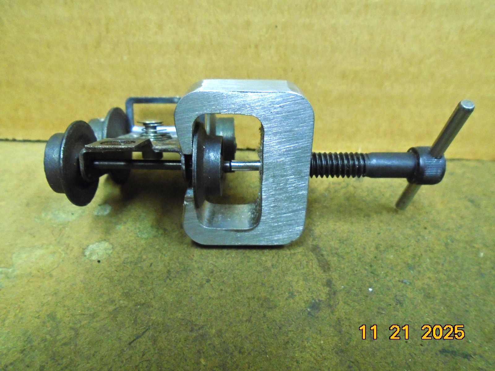 LIONEL SERVICE TOOL ST-311 SMALL WHEEL PULLER HARD STEEL MANY USES SEE PICTURES