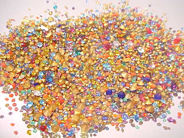 600 TEE TINY VINTAGE GLASS RHINESTONES LOT REPAIR JEWELRY LOOSE STONE ASSORTMENT