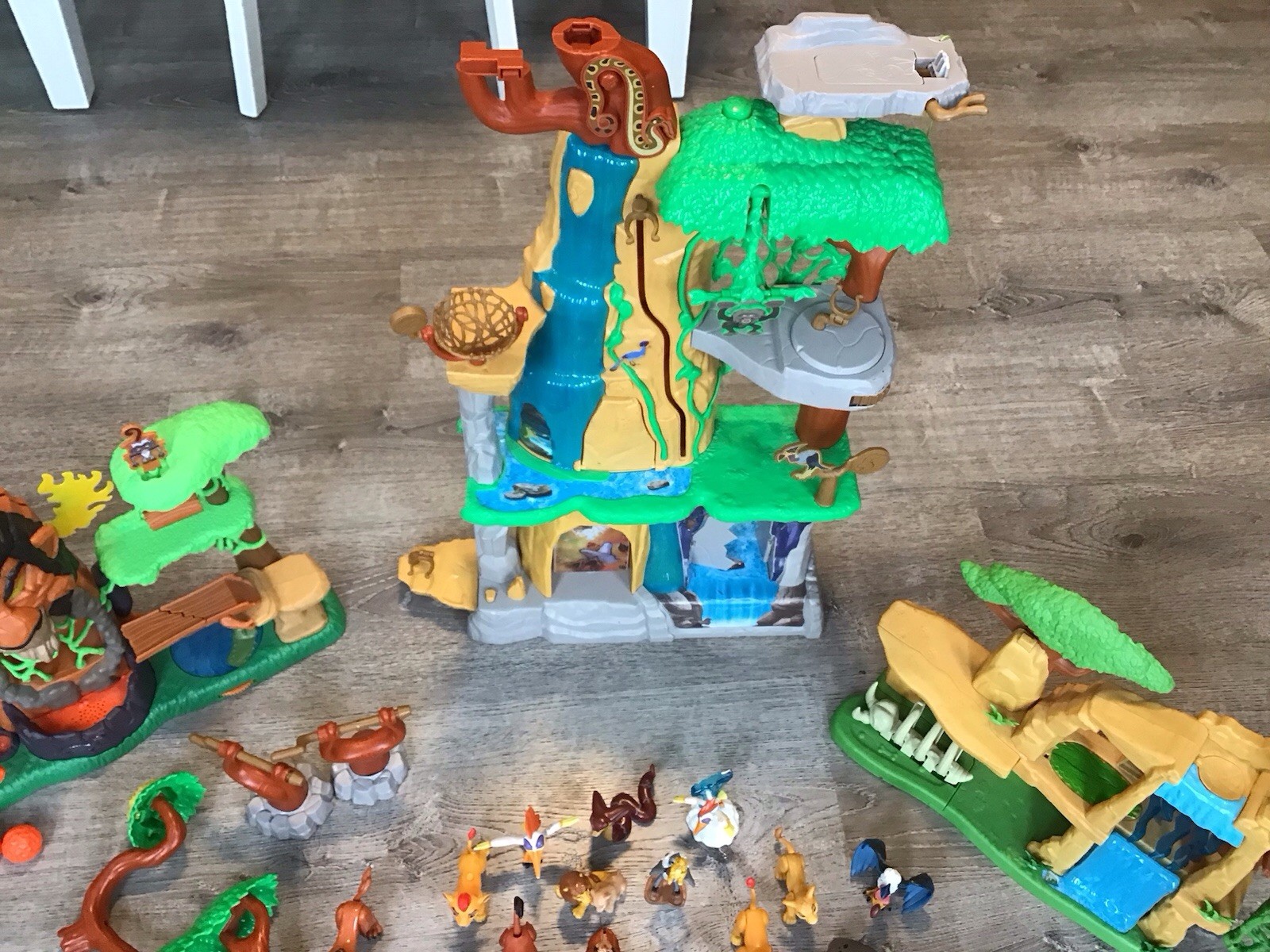 Disney Lion King Lion Guard Training Lair / Defend The Land / Rise Of Scar LOT