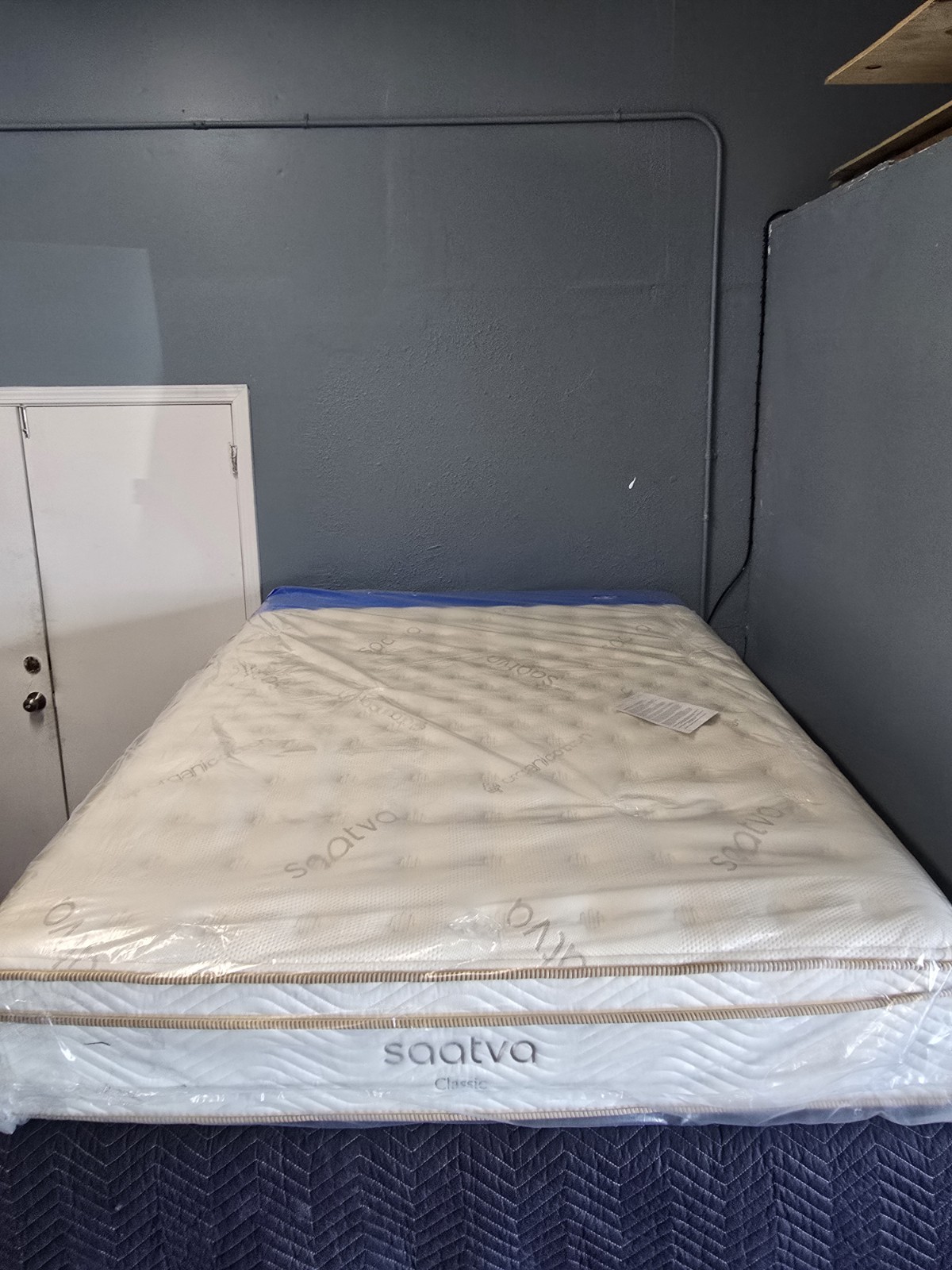 Saatva Classic 11.5 LUXURY FIRM Queen Size Mattress