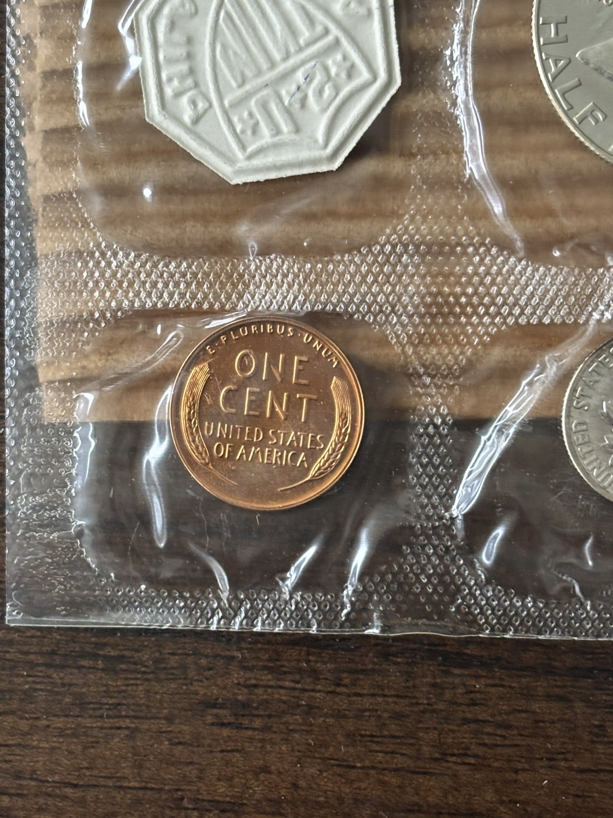 1957 U.S. PROOF SET. Coins U.S. Mint Sealed in a flat cello. (Tear in envelope)