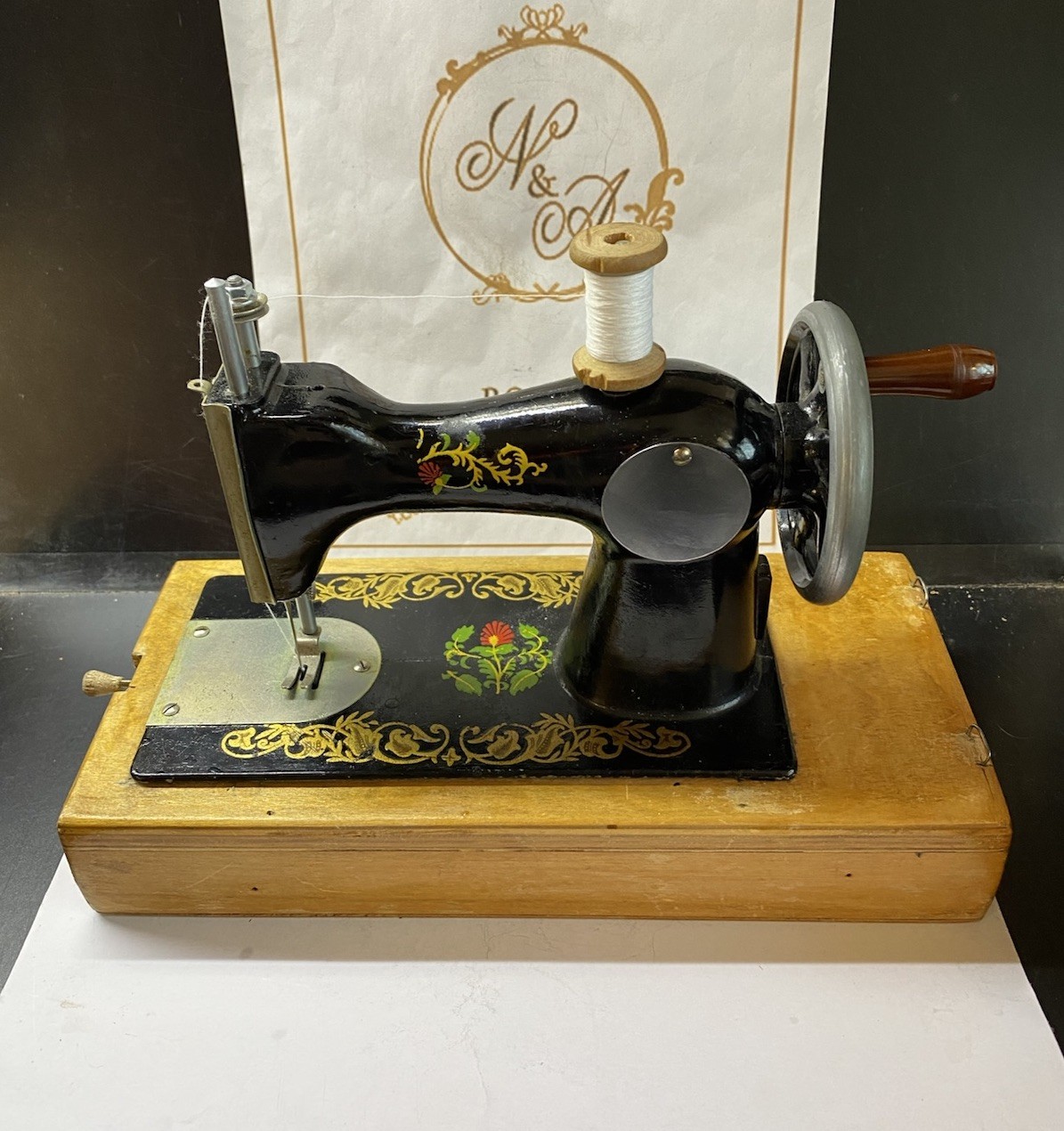 VINTAGE Original Children Toy Mini Sewing Machine In The Bakelite Case Working