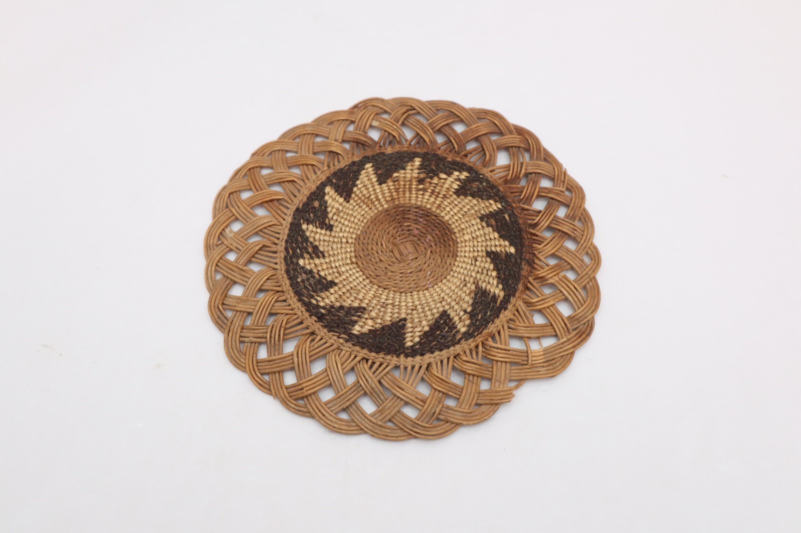 VTG Native American Indian Hupa Yurok Woven Basket Plaque Flat Tray Trivet 6.75"