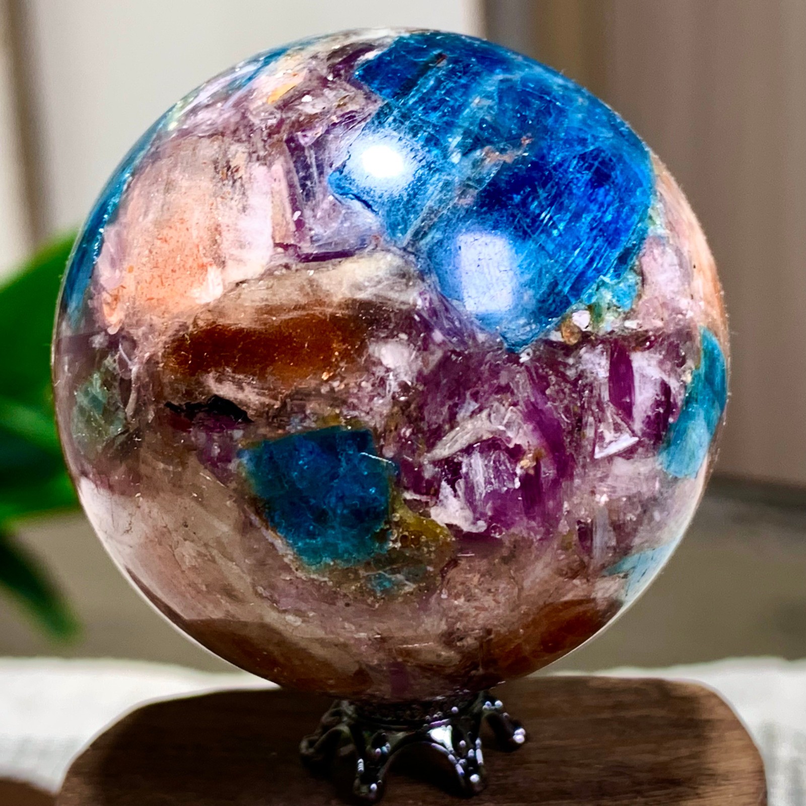 180G Natural Blue Aptite +Sun Stone purple lepidolite Sphere mineral sample