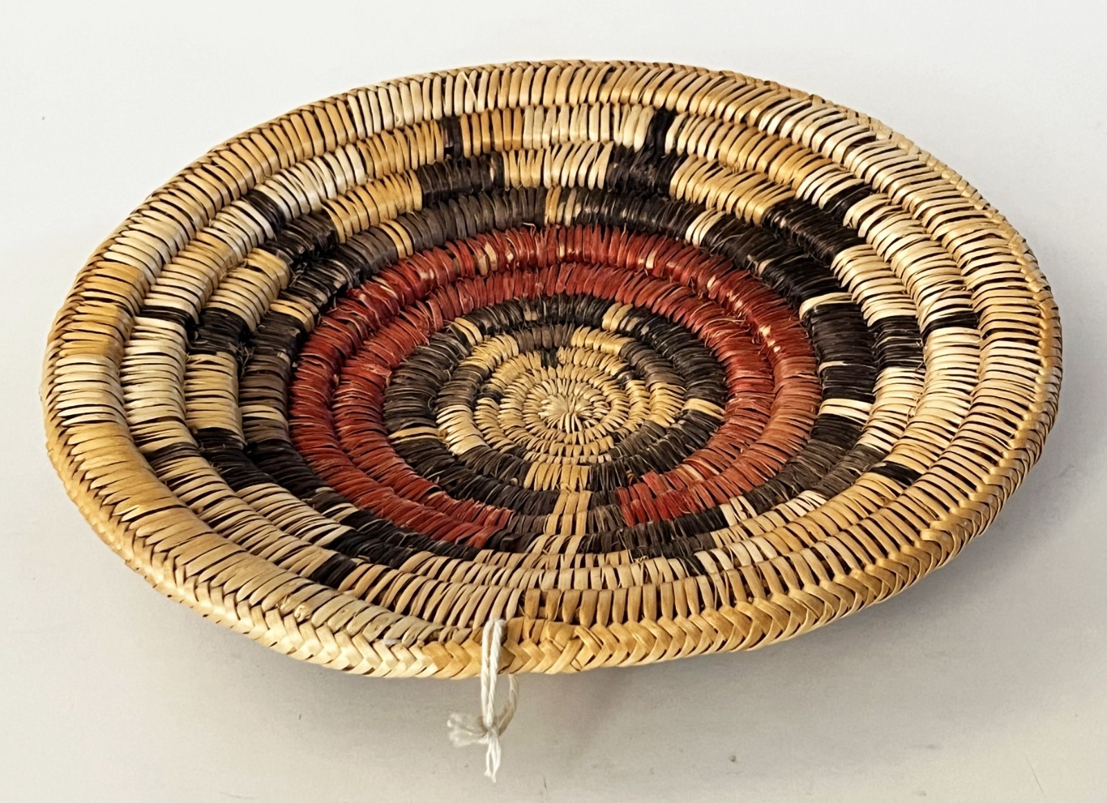 NAVAJO DINE HAND WOVEN 11" WEDDING BASKET TRAY C. 1970s NATIVE AMERICAN ART