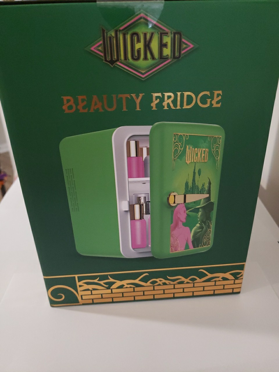 Movie Wicked Chill Beauty Or Snacks Fridge Low Energy Portable Elphaba & Glinda