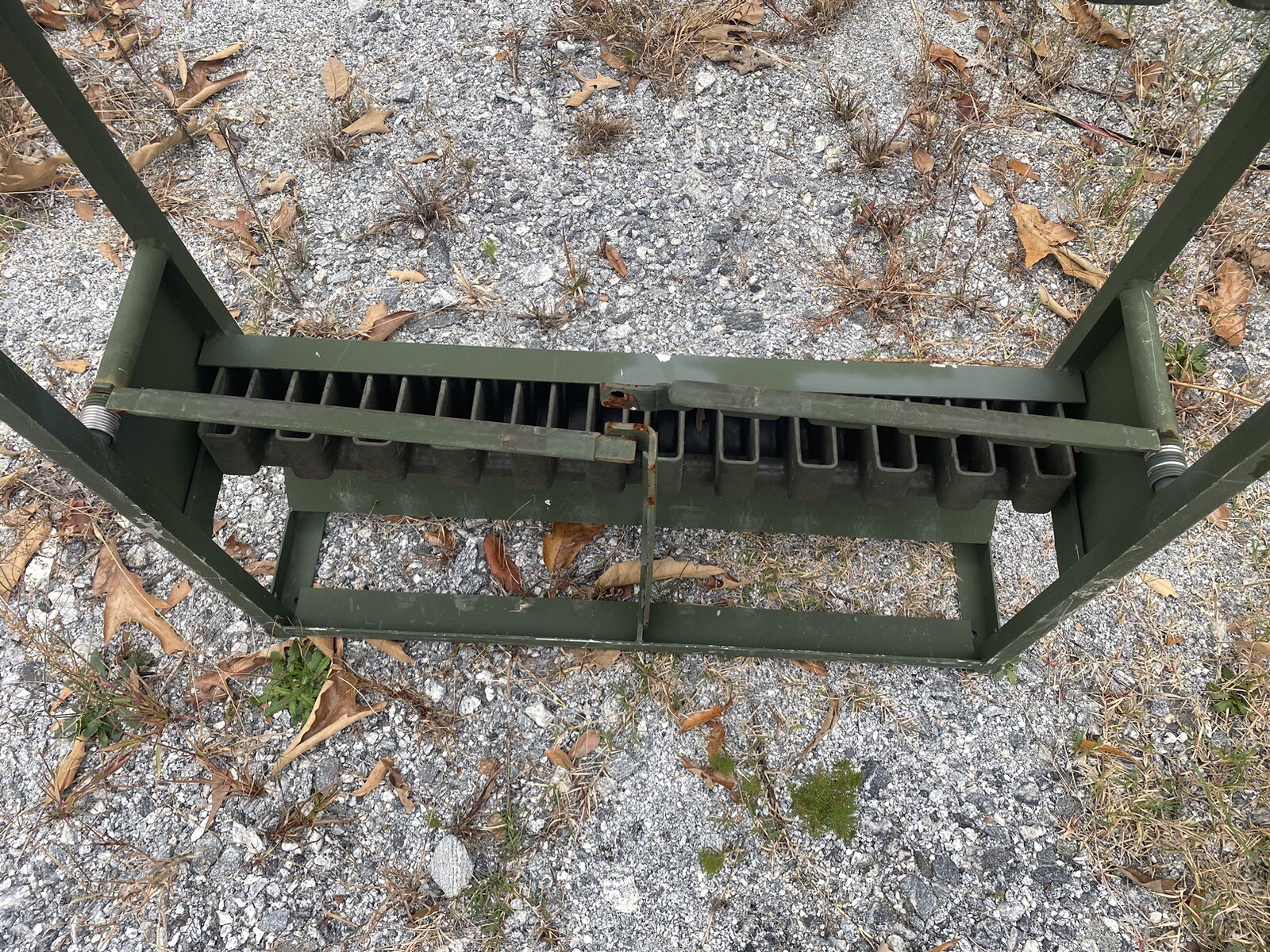 Military SMALL ARMS 10 RIFLE GUN RACK STORAGE Lockable Gun Army M12, Can Ship