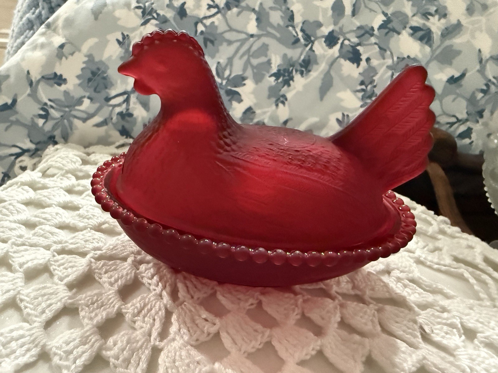 Satin Red Hen On Nest Import 4.5”x3.5”