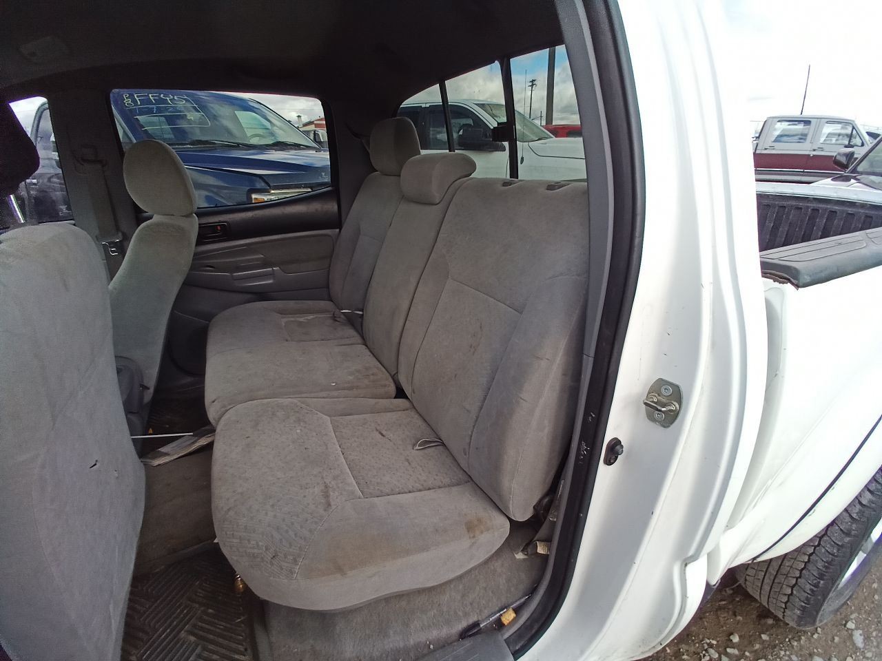 Front Passenger Right Spindle/Knuckle w/Hub from 2006 Toyota Tacoma 12786468