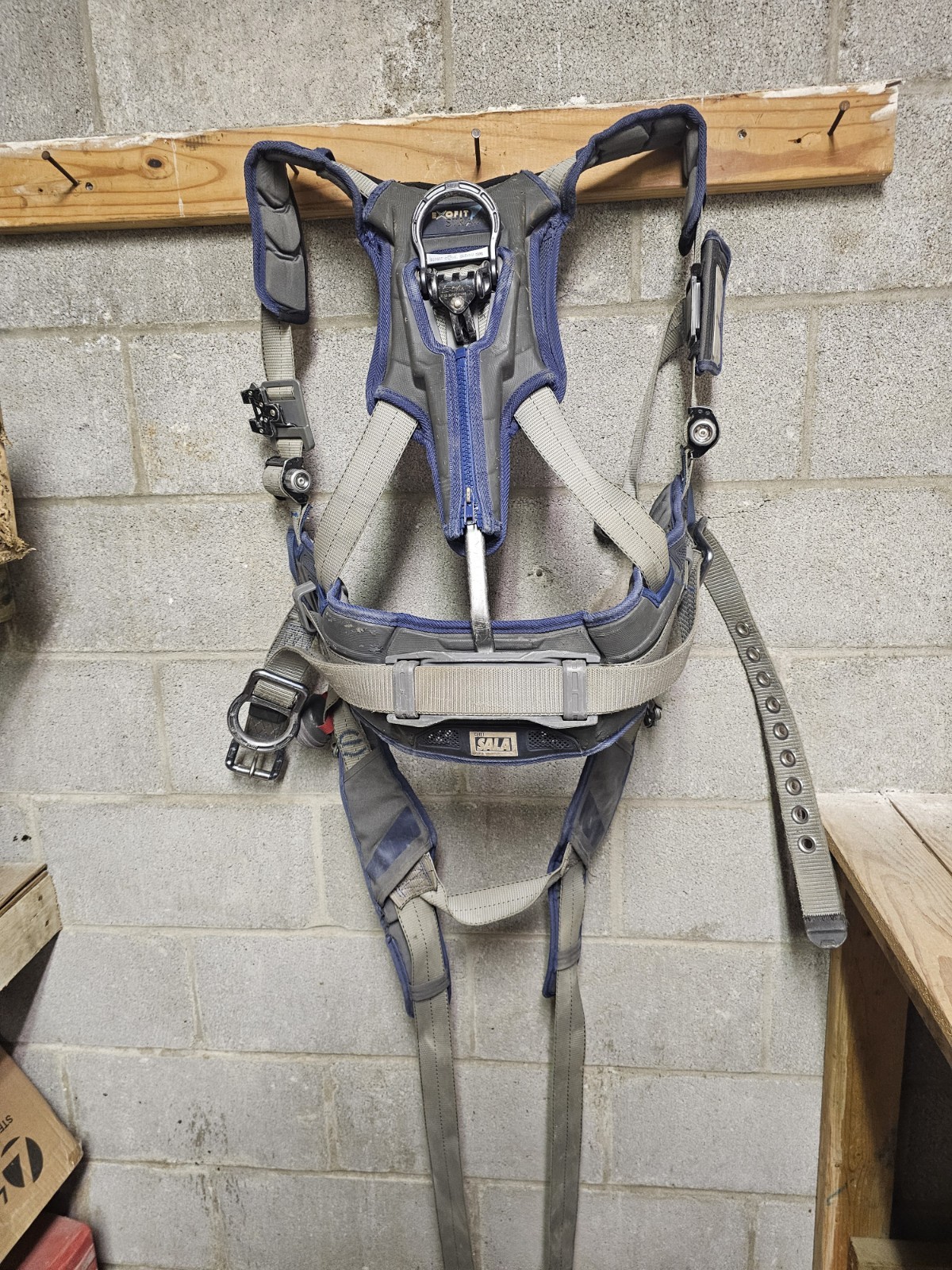 3M DBI-SALA EXOFIT STRATA XL FULL BODY HARNESS FALL PROTECTION XL BELT 1112538