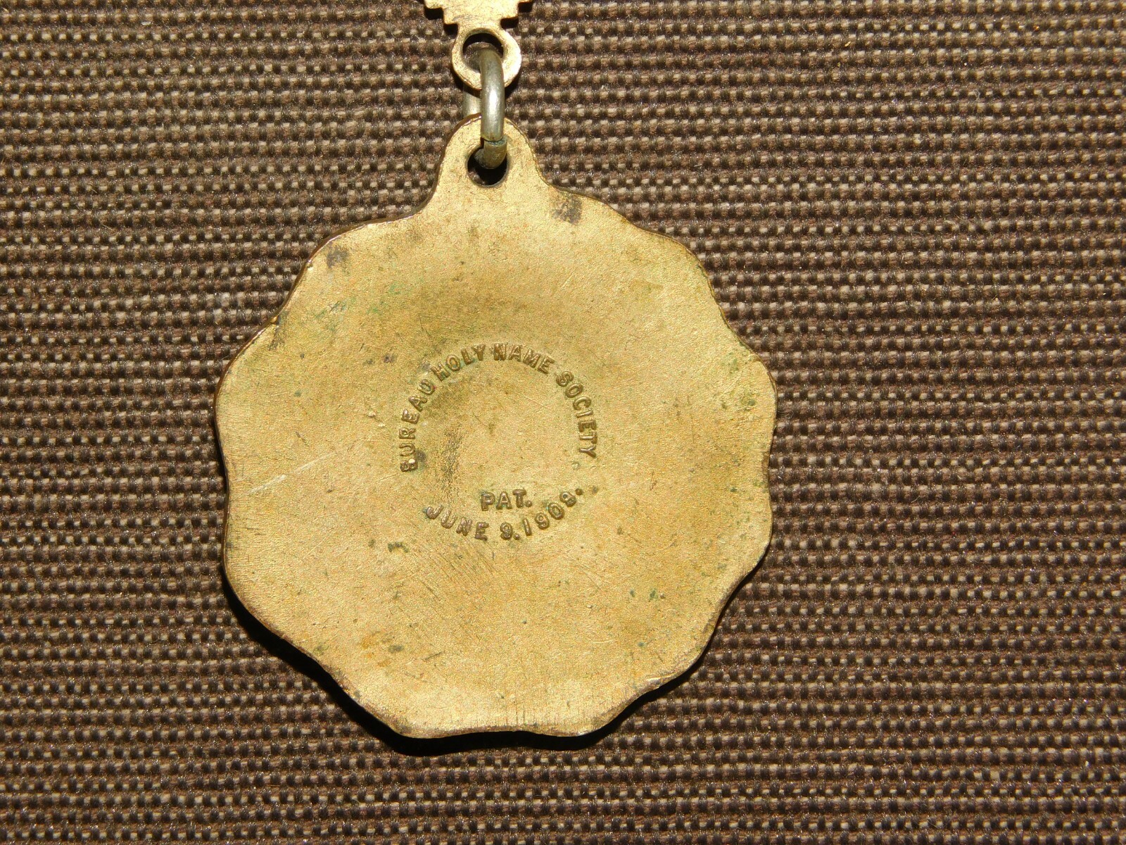 VINTAGE 1909 BUREAU HOLY NAME SOCIETY MEDAL