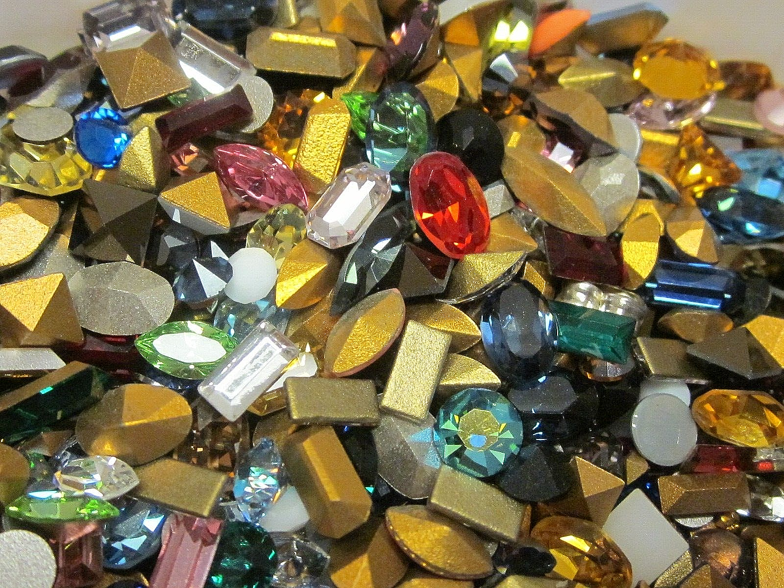 125 TINY SWAROVSKI MIXED SHAPES RHINESTONES CRYSTAL LOT VTG BAGUETTES NAVETTES +