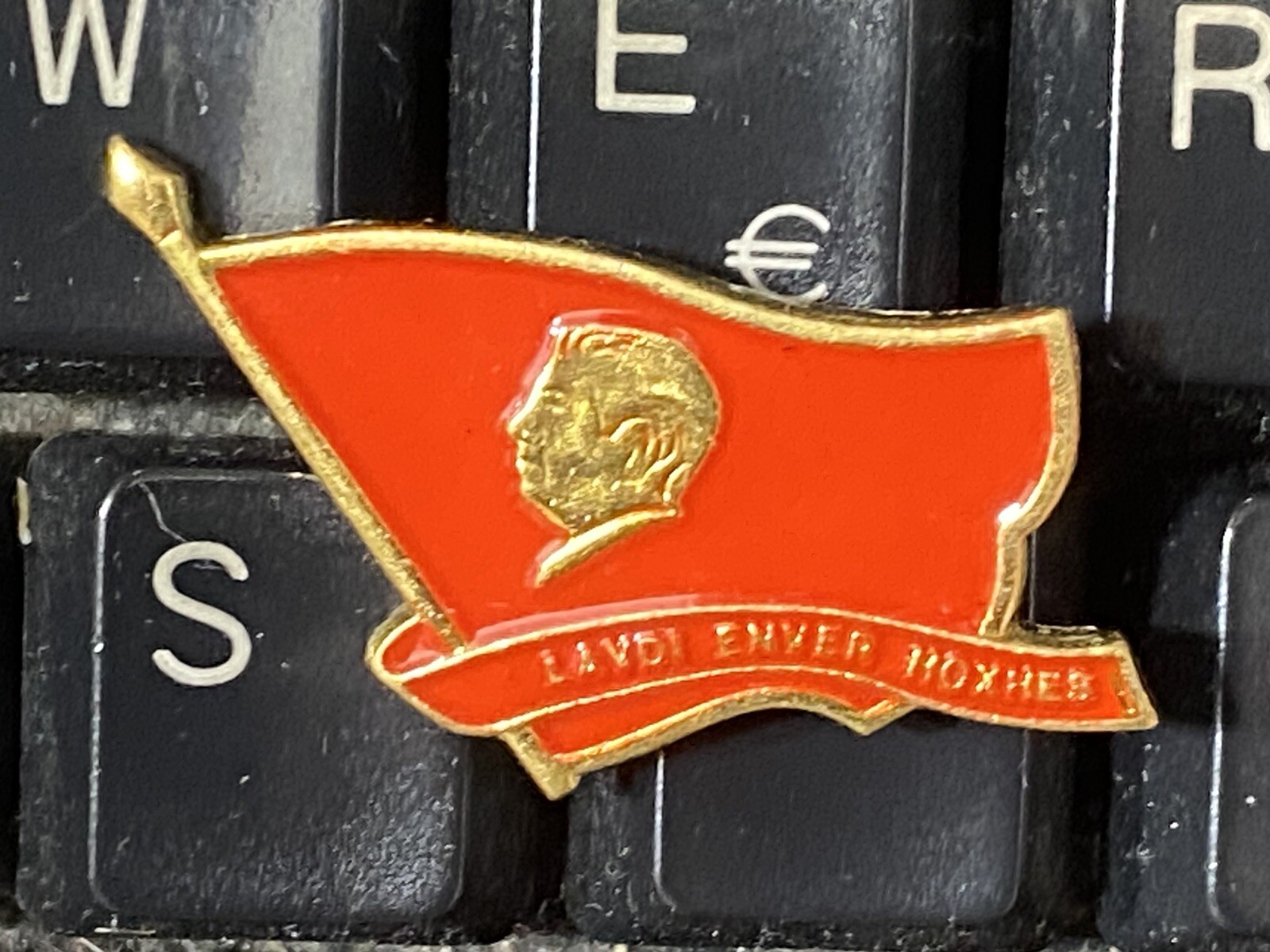 ALBANIA PIN-GLORY TO ENVER HOXHA -COMUNISM TIME-1986