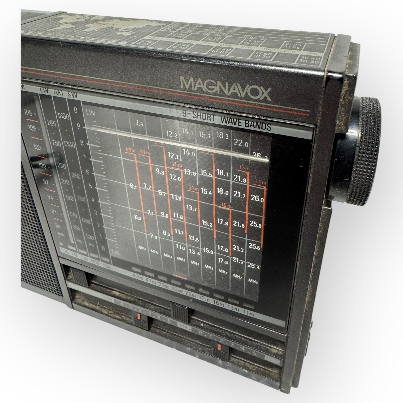 Magnavox D1835 VINTAGE Shortwave 12-Band Portable Radio SLEEVE TESTED WORKS