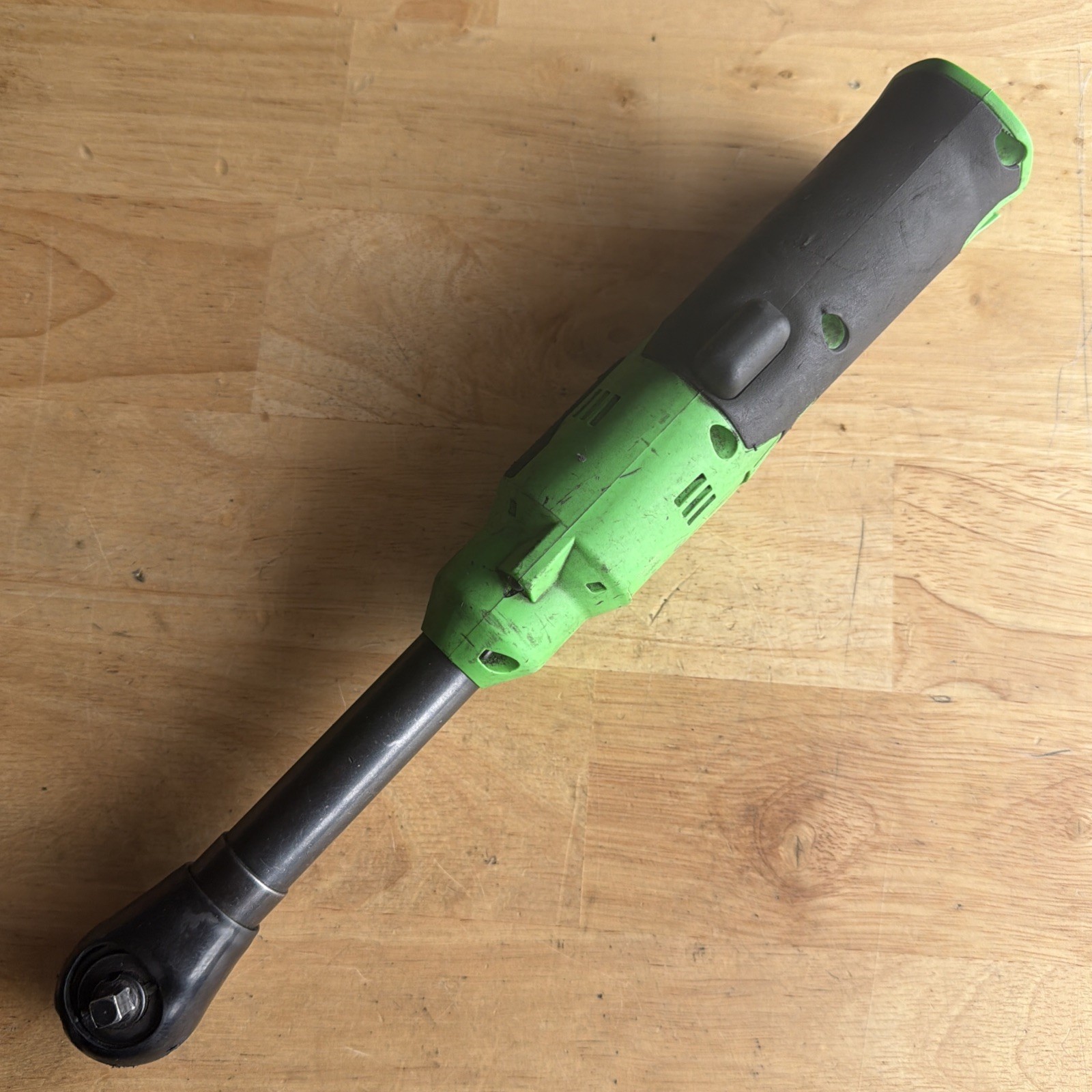 Snap On Tools Cordless Long Neck Ratchet 1/4" Drive Green W/ 1 Battery CTR717G