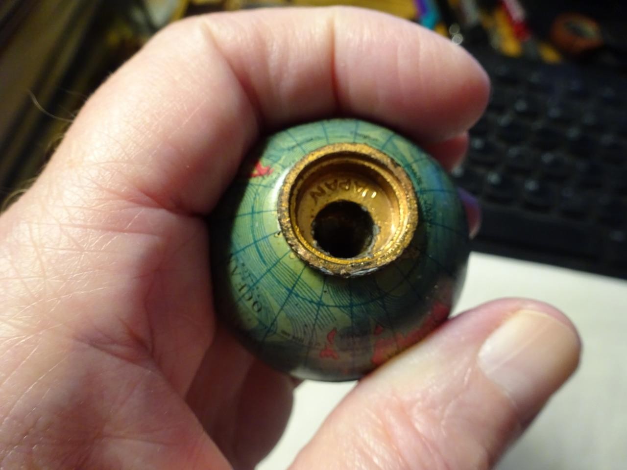 ANTIQUE MINIATURE TIN LITHO WORLD GLOBE PENCIL SHARPENER MADE IN JAPAN BY MT VG