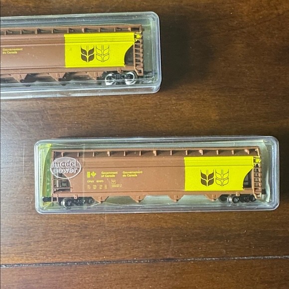 Model Power N Scale Set of 4 Hopper Freight Cars (New)