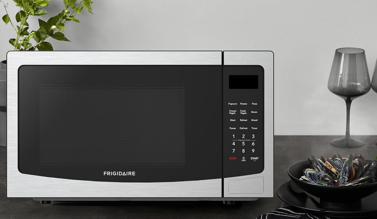 Frigidaire 1.1 cu. ft. 1000W Countertop Microwave (Stainless Steel)